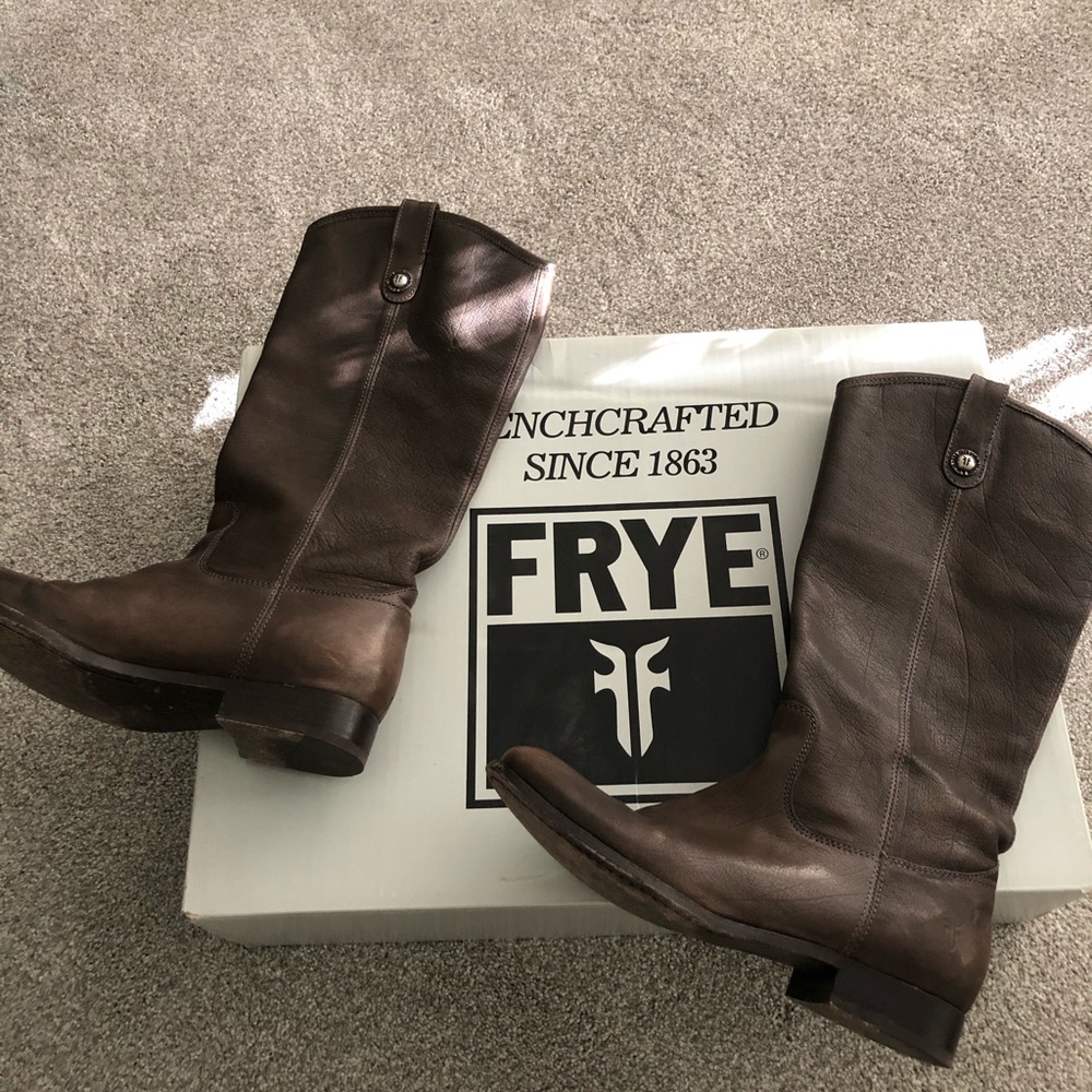 Frye Melissa Button Boot in Gray Size 9